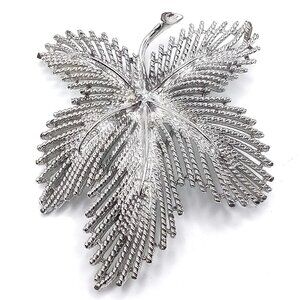 Vintage Sarah Coventry Silver-Tone Textured Maple Leaf Brooch Pin 2.75" Jewelry